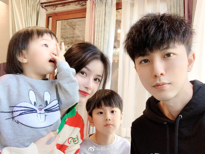 Sau 4 năm, gia đình bố đẹp trai, mẹ xinh gái, con đáng yêu hot nhất MXH Trung Quốc một lần nữa khiến dân tình phải khóc ròng ghen tị - 6 Sau 4 năm, gia đình bố đẹp trai, mẹ xinh gái, con đáng yêu hot nhất MXH Trung Quốc một lần nữa khiến dân tình phải khóc ròng ghen tị - 6