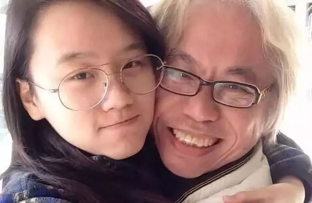 Vượt qua rào cản tuổi tác, cặp đôi ông - cháu cách nhau 40 tuổi vừa kỷ niệm 7 năm yêu nhau - 1 Vượt qua rào cản tuổi tác, cặp đôi ông - cháu cách nhau 40 tuổi vừa kỷ niệm 7 năm yêu nhau - 1