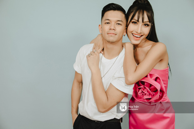 Hoài Sa - Trọng Hiếu sau 2 tháng hẹn hò: 'Tôi cho 10/10 điểm niềm tin vào tình cảm này, còn Hiếu không tin tình yêu showbiz' Hoài Sa - Trọng Hiếu sau 2 tháng hẹn hò: 'Tôi cho 10/10 điểm niềm tin vào tình cảm này, còn Hiếu không tin tình yêu showbiz'