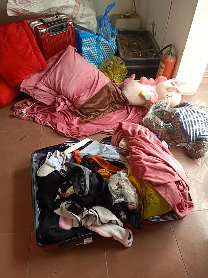 Chưa kịp dọn phòng để trả, cô gái được chủ nhà tốt bụng 'dọn giúp' nhưng đến khi nhận đồ mới tá hỏa nhận lại 1 vali toàn đồ cũ - 2 Chưa kịp dọn phòng để trả, cô gái được chủ nhà tốt bụng 'dọn giúp' nhưng đến khi nhận đồ mới tá hỏa nhận lại 1 vali toàn đồ cũ - 2