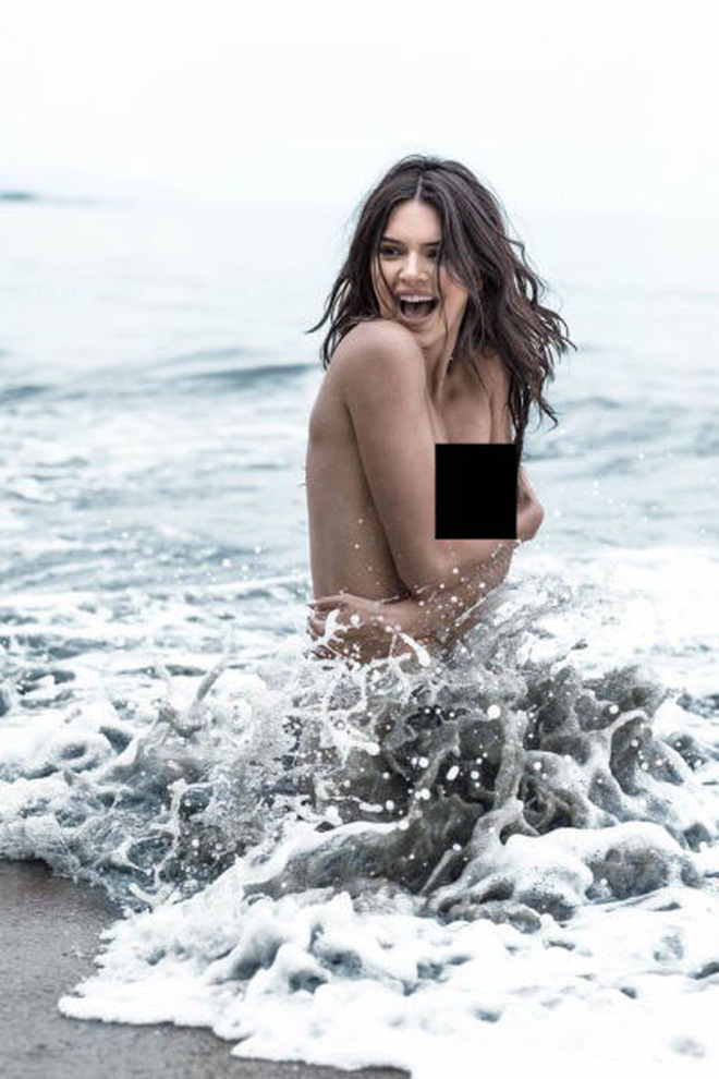 Sau bộ hình nude 100%, Kendall Jenner lại tung ảnh cởi trần với phong cách gây sốc - 4 Sau bộ hình nude 100%, Kendall Jenner lại tung ảnh cởi trần với phong cách gây sốc - 4