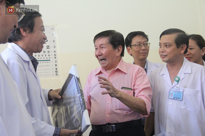Nam Việt kiều 73 tuổi nhiễm Covid-19 xuất viện, TP.HCM không còn ca bệnh: 'Lúc vào bàng hoàng, ra về phấn khởi' - 13 Nam Việt kiều 73 tuổi nhiễm Covid-19 xuất viện, TP.HCM không còn ca bệnh: 'Lúc vào bàng hoàng, ra về phấn khởi' - 13