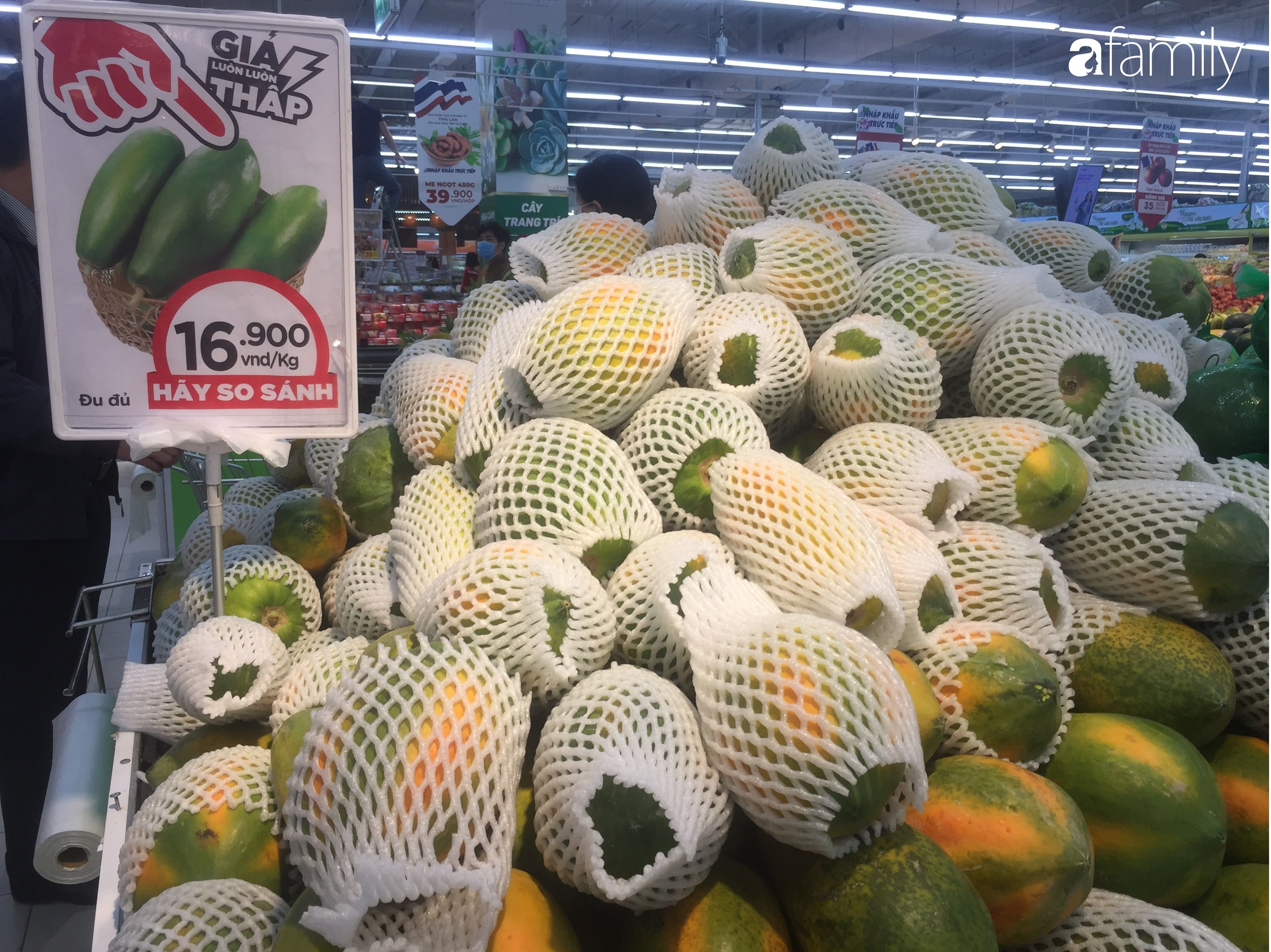 Giá hoa quả trong siêu thị giảm 1/3 so với thời điểm trước Tết, dưa hấu còn 6.700 đồng/kg - 6 Giá hoa quả trong siêu thị giảm 1/3 so với thời điểm trước Tết, dưa hấu còn 6.700 đồng/kg - 6