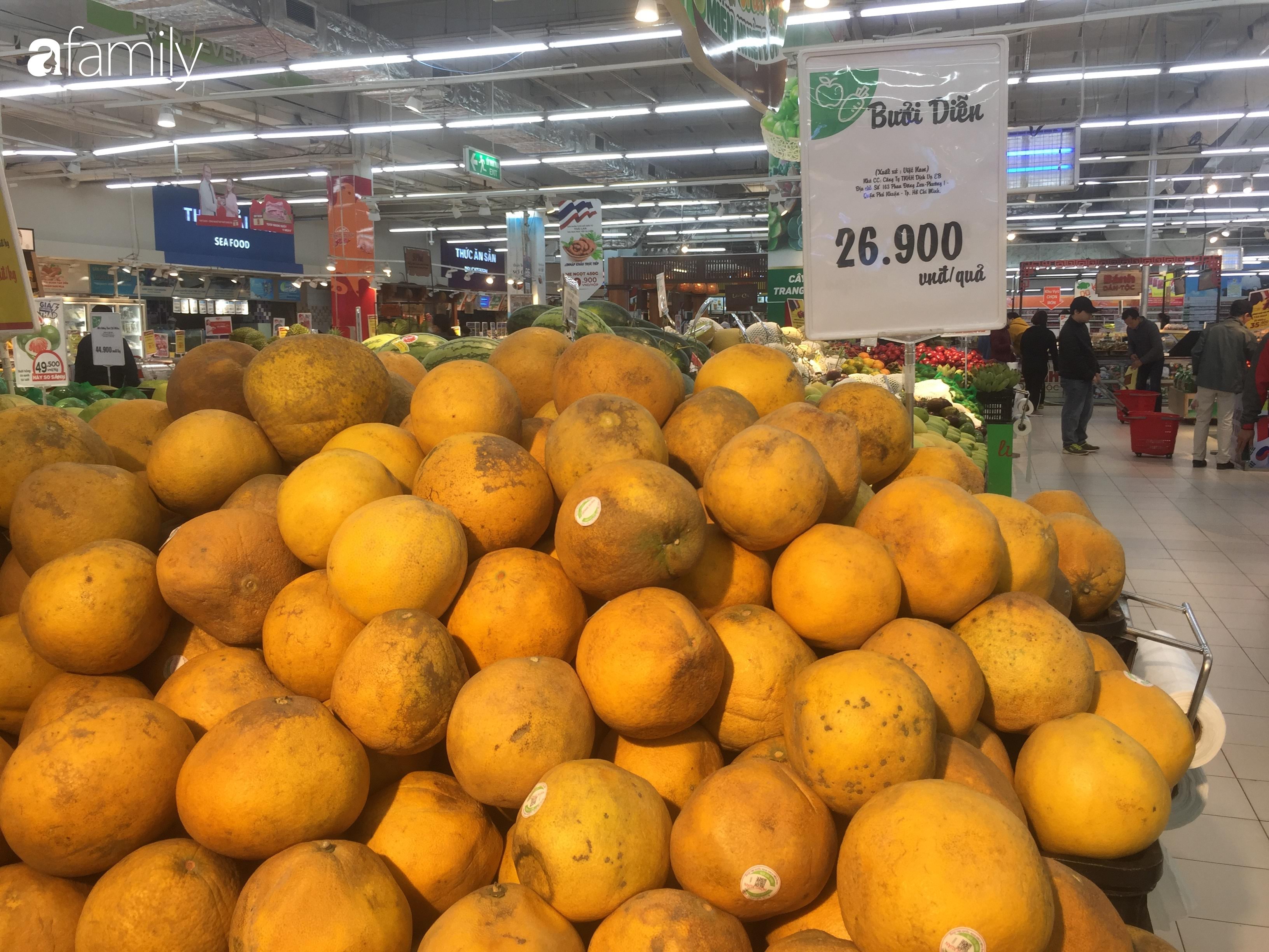 Giá hoa quả trong siêu thị giảm 1/3 so với thời điểm trước Tết, dưa hấu còn 6.700 đồng/kg - 8 Giá hoa quả trong siêu thị giảm 1/3 so với thời điểm trước Tết, dưa hấu còn 6.700 đồng/kg - 8