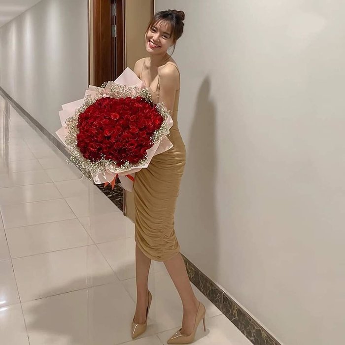 Hậu Valentine, Ninh Dương Lan Ngọc và Chi Dân tiếp tục lộ ảnh giường chiếu trải hoa hồng? - 1 Hậu Valentine, Ninh Dương Lan Ngọc và Chi Dân tiếp tục lộ ảnh giường chiếu trải hoa hồng? - 1