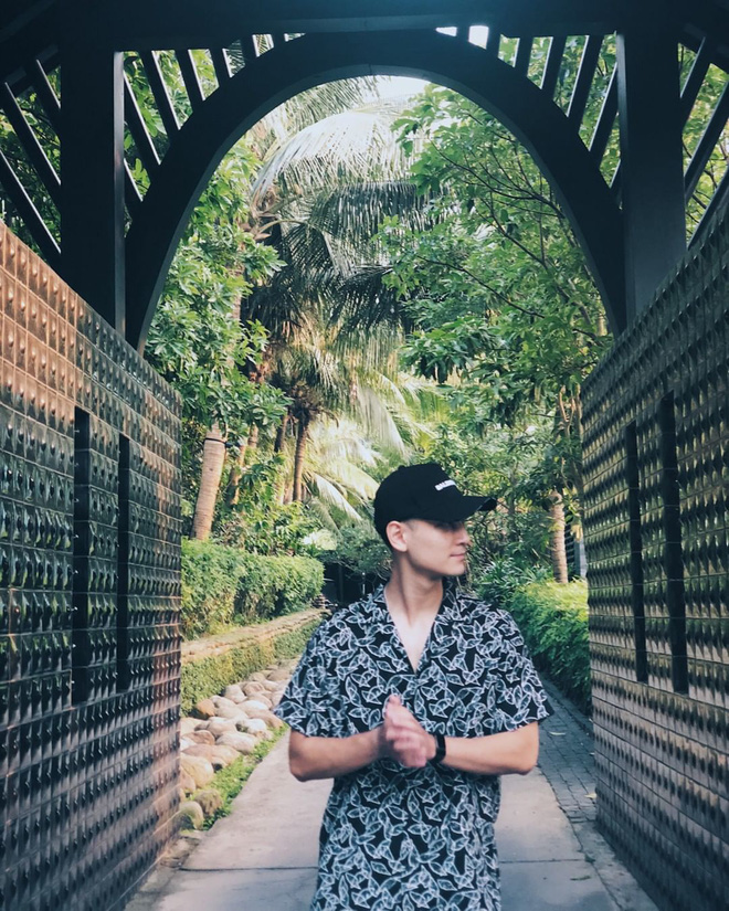 Bóc info trai đẹp gây thương nhớ trong đám cưới Tóc Tiên: Cười 1 cái gây say nắng diện rộng, cười 2 cái chị em tranh nhau nhận chồng - 10 Bóc info trai đẹp gây thương nhớ trong đám cưới Tóc Tiên: Cười 1 cái gây say nắng diện rộng, cười 2 cái chị em tranh nhau nhận chồng - 10