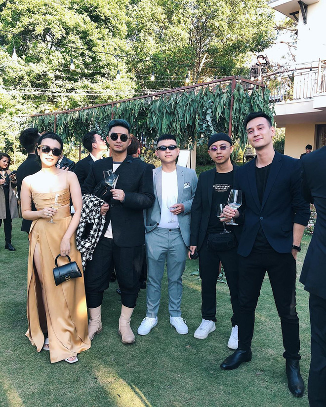 Bóc info trai đẹp gây thương nhớ trong đám cưới Tóc Tiên: Cười 1 cái gây say nắng diện rộng, cười 2 cái chị em tranh nhau nhận chồng - 2 Bóc info trai đẹp gây thương nhớ trong đám cưới Tóc Tiên: Cười 1 cái gây say nắng diện rộng, cười 2 cái chị em tranh nhau nhận chồng - 2