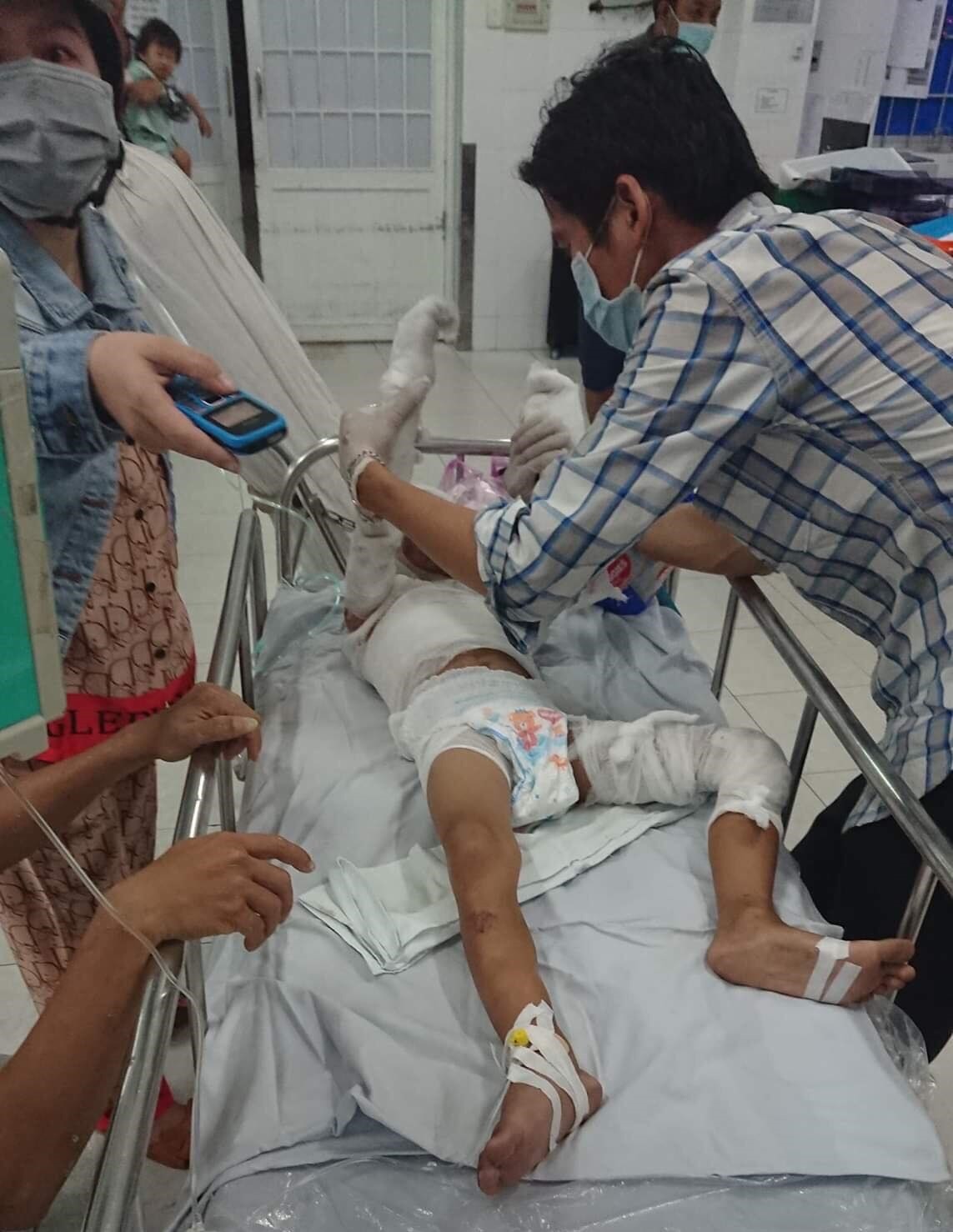 Dì ruột tẩm xăng thiêu sống cháu trai, nghi do mâu thuẫn tiền bạc - 2 Dì ruột tẩm xăng thiêu sống cháu trai, nghi do mâu thuẫn tiền bạc - 2
