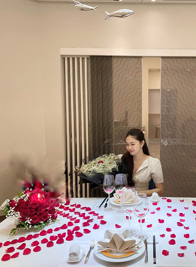 Hé lộ khung cảnh căn biệt thự lộng lẫy không khác gì cung điện của Á hậu Thanh Tú và ông xã đại gia - 6 Hé lộ khung cảnh căn biệt thự lộng lẫy không khác gì cung điện của Á hậu Thanh Tú và ông xã đại gia - 6