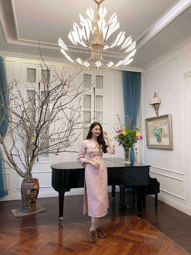 Hé lộ khung cảnh căn biệt thự lộng lẫy không khác gì cung điện của Á hậu Thanh Tú và ông xã đại gia - 7 Hé lộ khung cảnh căn biệt thự lộng lẫy không khác gì cung điện của Á hậu Thanh Tú và ông xã đại gia - 7