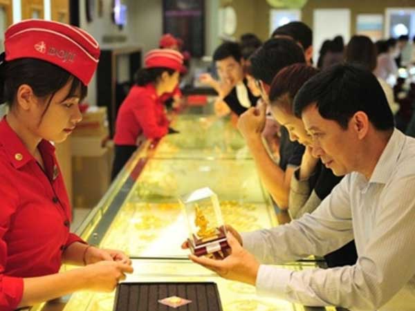 Giá vàng vọt lên 49 triệu đồng/lượng, đạt đỉnh cao nhất mọi thời đại - 1 Giá vàng vọt lên 49 triệu đồng/lượng, đạt đỉnh cao nhất mọi thời đại - 1