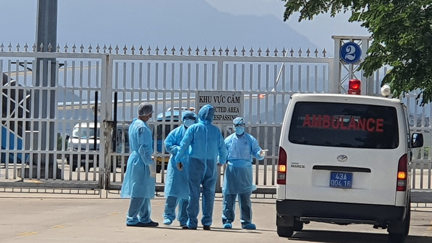 Vụ 80 người từ 'tâm dịch' Daegu đến Đà Nẵng: 1 nam thanh niên bị sốt, 20 khách Hàn Quốc tạm chấp nhận cách ly tại bệnh viện - 1