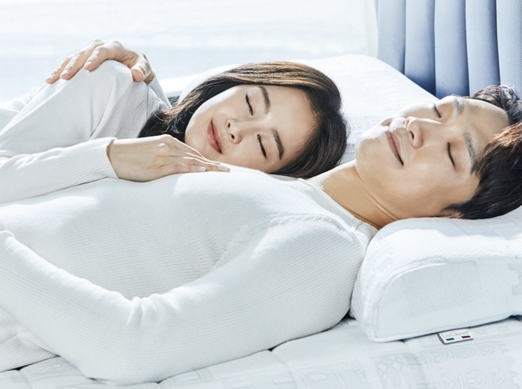 Bất ngờ với nhan sắc thật của Bi Rain - Kim Tae Hee trong tiệc thôi nôi con gái thứ 2 - 4 Bất ngờ với nhan sắc thật của Bi Rain - Kim Tae Hee trong tiệc thôi nôi con gái thứ 2 - 4