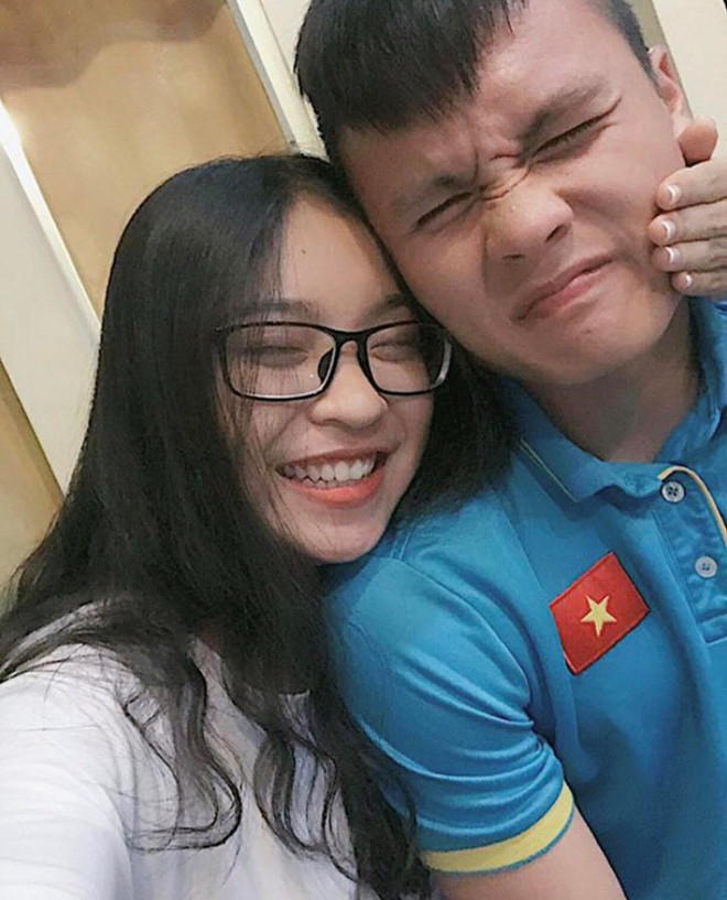 HOT: Quang Hải và Nhật Lê bị bắt gặp hẹn hò đi ăn cực tình cảm, nghi vấn đã 'nối lại tình xưa'? - 2 HOT: Quang Hải và Nhật Lê bị bắt gặp hẹn hò đi ăn cực tình cảm, nghi vấn đã 'nối lại tình xưa'? - 2