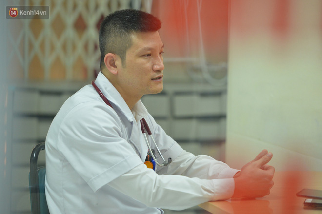 Bác sĩ tự cách ly 14 ngày sau khi đưa 30 công dân từ Vũ Hán về nước: 'Đây là thời điểm vất vả của ngành y, tôi hy vọng người dân có thể thấu hiểu' - 7 Bác sĩ tự cách ly 14 ngày sau khi đưa 30 công dân từ Vũ Hán về nước: 'Đây là thời điểm vất vả của ngành y, tôi hy vọng người dân có thể thấu hiểu' - 7