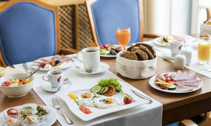Vì sao khách sạn thường phục vụ bữa sáng miễn phí? Vì sao khách sạn thường phục vụ bữa sáng miễn phí?