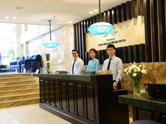 'Ngấm đòn' Covid-19, gom trả tiền điện còn khó khăn, một khách sạn tại Hà Nội buộc phải cho nhân viên nghỉ việc 4 tháng: Trợ cấp 1,5 triệu đồng/người/tháng, lương sếp cũng như nhân viên - 1 'Ngấm đòn' Covid-19, gom trả tiền điện còn khó khăn, một khách sạn tại Hà Nội buộc phải cho nhân viên nghỉ việc 4 tháng: Trợ cấp 1,5 triệu đồng/người/tháng, lương sếp cũng như nhân viên - 1