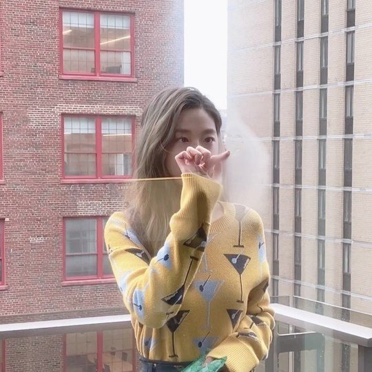 Đăng ảnh vui vẻ ở New York giữa lúc quê nhà đang khủng hoảng vì dịch bệnh, nữ thần tượng đình đám Hàn Quốc bị chỉ trích kịch liệt - 1 Đăng ảnh vui vẻ ở New York giữa lúc quê nhà đang khủng hoảng vì dịch bệnh, nữ thần tượng đình đám Hàn Quốc bị chỉ trích kịch liệt - 1