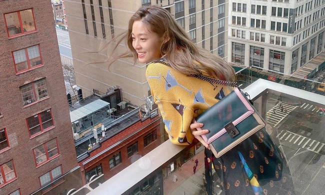 Đăng ảnh vui vẻ ở New York giữa lúc quê nhà đang khủng hoảng vì dịch bệnh, nữ thần tượng đình đám Hàn Quốc bị chỉ trích kịch liệt Đăng ảnh vui vẻ ở New York giữa lúc quê nhà đang khủng hoảng vì dịch bệnh, nữ thần tượng đình đám Hàn Quốc bị chỉ trích kịch liệt
