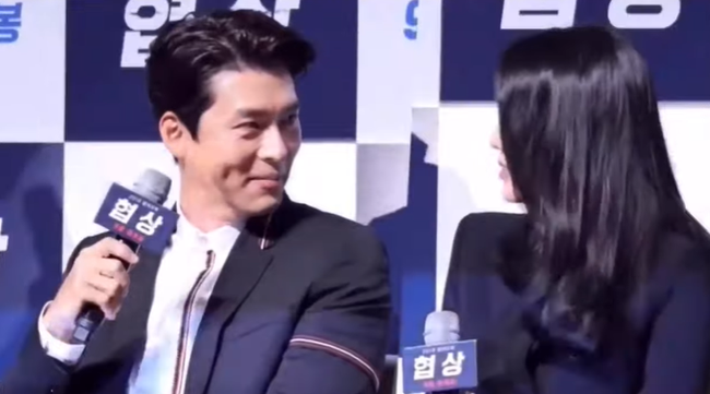 Loạt khoảnh khắc 'phân biệt đối xử' này đã tố cáo Hyun Bin sớm có tình cảm trên mức 'bạn thân' với Son Ye Jin - 4 Loạt khoảnh khắc 'phân biệt đối xử' này đã tố cáo Hyun Bin sớm có tình cảm trên mức 'bạn thân' với Son Ye Jin - 4