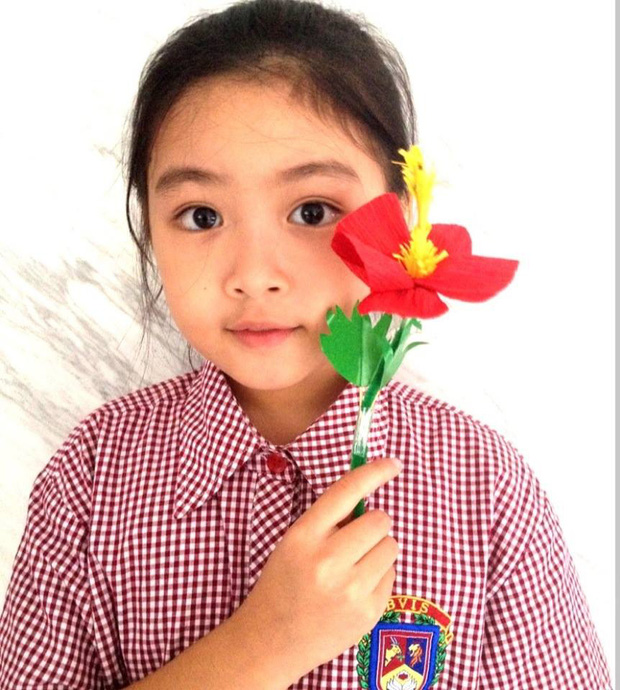 Hành trình thay đổi ngoại hình của Lọ Lem - con gái MC Quyền Linh: Khi bé mũm mĩm, lớn lên cao gầy xinh đẹp xuất sắc - 4 Hành trình thay đổi ngoại hình của Lọ Lem - con gái MC Quyền Linh: Khi bé mũm mĩm, lớn lên cao gầy xinh đẹp xuất sắc - 4