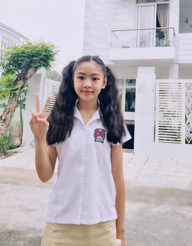 Hành trình thay đổi ngoại hình của Lọ Lem - con gái MC Quyền Linh: Khi bé mũm mĩm, lớn lên cao gầy xinh đẹp xuất sắc - 10 Hành trình thay đổi ngoại hình của Lọ Lem - con gái MC Quyền Linh: Khi bé mũm mĩm, lớn lên cao gầy xinh đẹp xuất sắc - 10