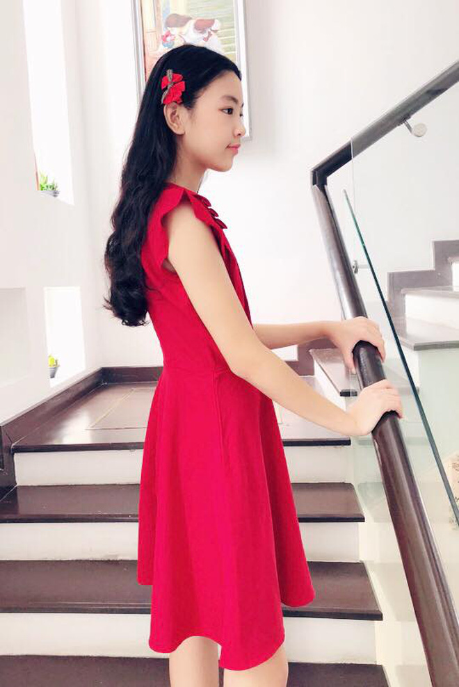 Hành trình thay đổi ngoại hình của Lọ Lem - con gái MC Quyền Linh: Khi bé mũm mĩm, lớn lên cao gầy xinh đẹp xuất sắc - 13 Hành trình thay đổi ngoại hình của Lọ Lem - con gái MC Quyền Linh: Khi bé mũm mĩm, lớn lên cao gầy xinh đẹp xuất sắc - 13