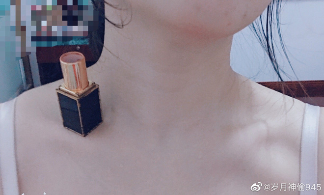 Dân mạng sốt rần rần với thử thách đặt son môi lên xương quai xanh: Vừa khoe được dáng mảnh mai lại vừa khoe được gia tài son 'khủng' - 9 Dân mạng sốt rần rần với thử thách đặt son môi lên xương quai xanh: Vừa khoe được dáng mảnh mai lại vừa khoe được gia tài son 'khủng' - 9