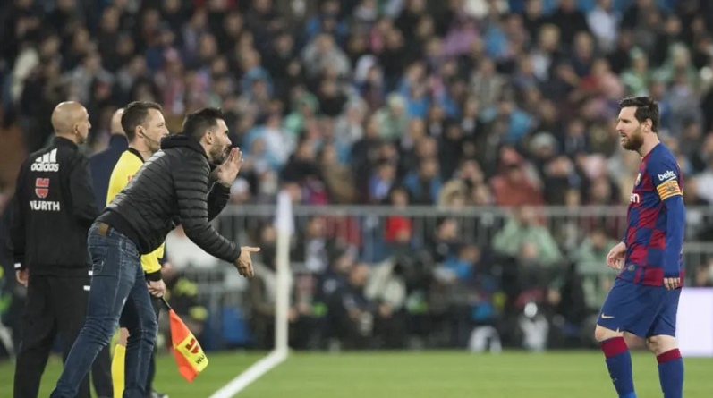 Trợ lý HLV văng tục, chửi cả... Messi, dàn sao Barca đòi sa thải ngay và luôn Trợ lý HLV văng tục, chửi cả... Messi, dàn sao Barca đòi sa thải ngay và luôn