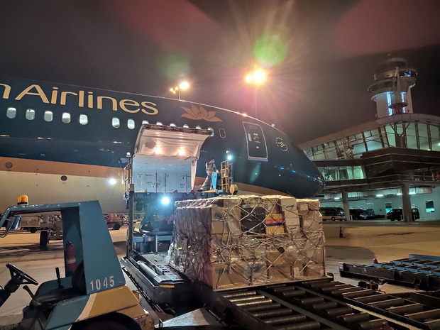 Vietnam Airlines miễn cước vận chuyển khẩu trang và trang phục bảo hộ y tế Vietnam Airlines miễn cước vận chuyển khẩu trang và trang phục bảo hộ y tế