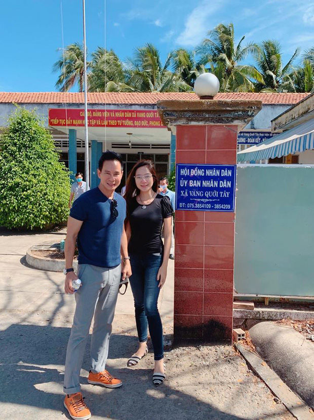 Vợ chồng Lý Hải trực tiếp xuống miền Tây, lắp đặt 5 máy lọc nước trị giá 350 triệu giúp người dân vượt hạn và mặn - 1 Vợ chồng Lý Hải trực tiếp xuống miền Tây, lắp đặt 5 máy lọc nước trị giá 350 triệu giúp người dân vượt hạn và mặn - 1