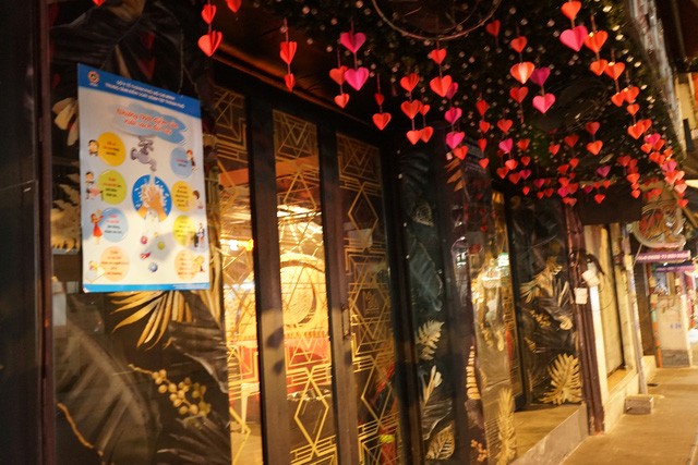 Các quán bar, karaoke, phố 'Tây' ở TP.HCM im lìm hiếm hoi trong những ngày dịch COVID-19 - 10 Các quán bar, karaoke, phố 'Tây' ở TP.HCM im lìm hiếm hoi trong những ngày dịch COVID-19 - 10