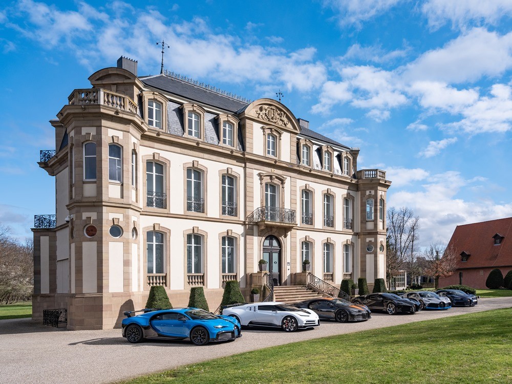 Đội hình siêu xe đắt đỏ, độc quyền nhất thế giới của Bugatti lần đầu tụ hội - 7 Đội hình siêu xe đắt đỏ, độc quyền nhất thế giới của Bugatti lần đầu tụ hội - 7