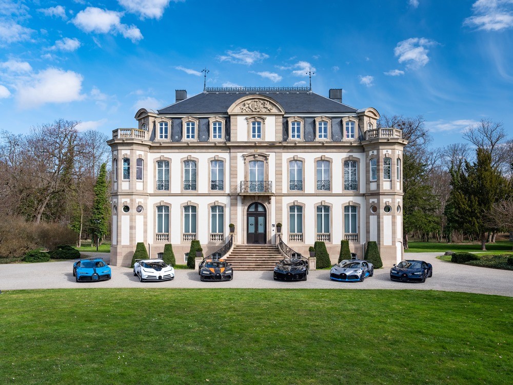 Đội hình siêu xe đắt đỏ, độc quyền nhất thế giới của Bugatti lần đầu tụ hội - 8 Đội hình siêu xe đắt đỏ, độc quyền nhất thế giới của Bugatti lần đầu tụ hội - 8