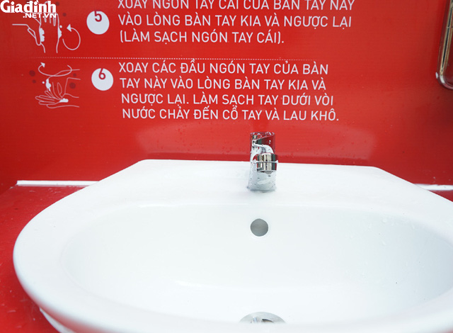 Trải nghiệm trạm rửa tay dã chiến phòng COVID-19 tại Hà Nội - 2 Trải nghiệm trạm rửa tay dã chiến phòng COVID-19 tại Hà Nội - 2