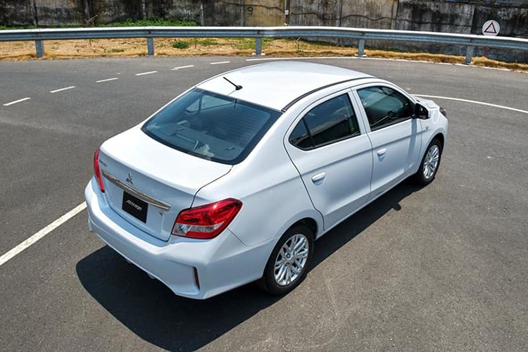 Mitsubishi Attrage chỉ 375 triệu, đối thủ của Kia Soluto - 2 Mitsubishi Attrage chỉ 375 triệu, đối thủ của Kia Soluto - 2