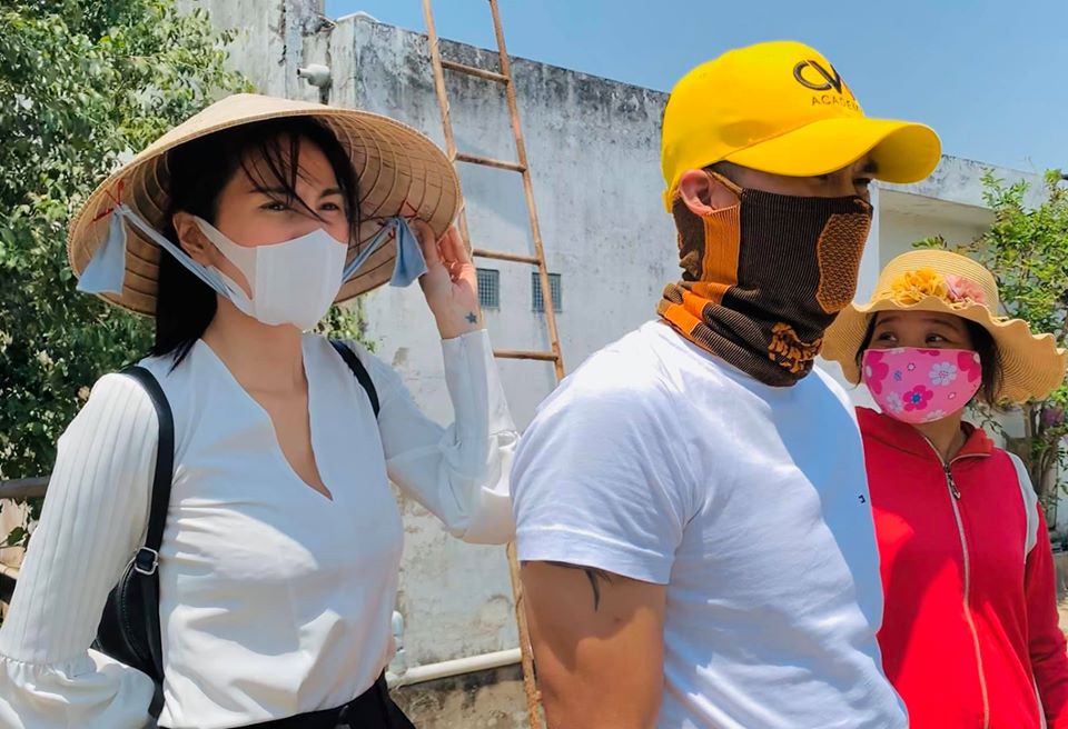 Thủy Tiên tiết lộ lý do không ghi tên mình trên bảng cảm ơn dù vất vả kêu gọi 13 tỷ đồng giúp hàng nghìn người dân miền Tây những ngày qua - 7 Thủy Tiên tiết lộ lý do không ghi tên mình trên bảng cảm ơn dù vất vả kêu gọi 13 tỷ đồng giúp hàng nghìn người dân miền Tây những ngày qua - 7