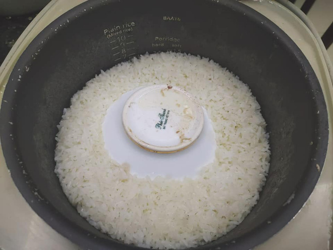 Bố vợ 'cầm tay chỉ việc' cho bữa cơm siêu ngon nấu chỉ trong 5 phút: Chàng rể 'số hưởng' nhất năm đây rồi! Bố vợ 'cầm tay chỉ việc' cho bữa cơm siêu ngon nấu chỉ trong 5 phút: Chàng rể 'số hưởng' nhất năm đây rồi!
