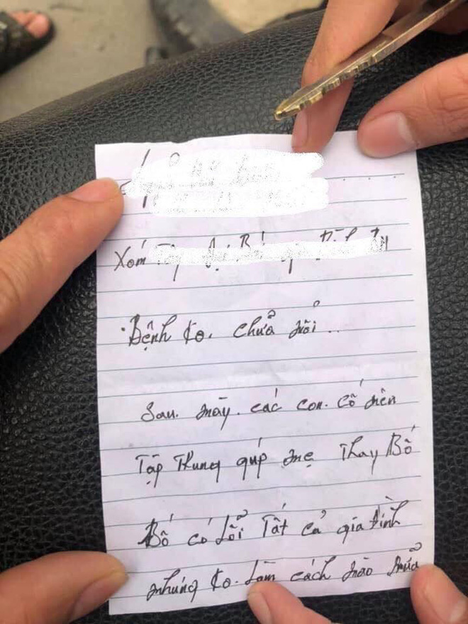 Lao đầu vào ô tô tự tử bất thành, người đàn ông bị tài xế trói vào cột biển báo ven đường nhưng lý do đằng sau lại khiến dân tình rơi nước mắt - 1 Lao đầu vào ô tô tự tử bất thành, người đàn ông bị tài xế trói vào cột biển báo ven đường nhưng lý do đằng sau lại khiến dân tình rơi nước mắt - 1
