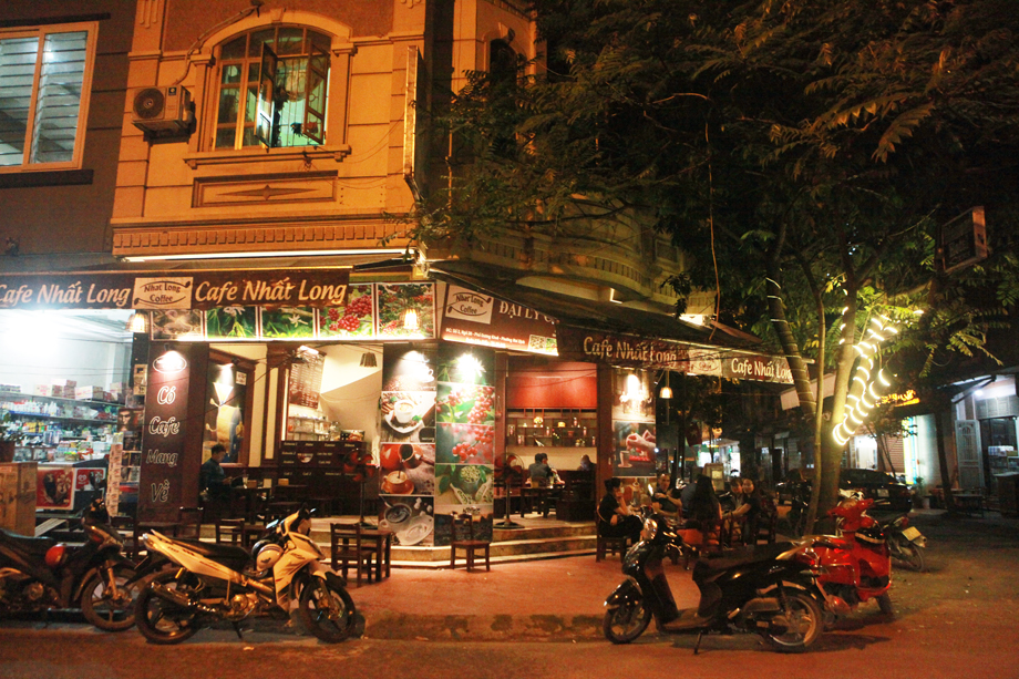 Hình ảnh quán cà phê, nhà hàng, quán karaoke...sau quyết định của TP Hà Nội - 9 Hình ảnh quán cà phê, nhà hàng, quán karaoke...sau quyết định của TP Hà Nội - 9