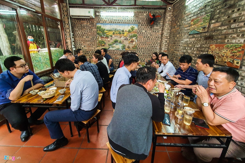 Hình ảnh quán cà phê, nhà hàng, quán karaoke...sau quyết định của TP Hà Nội - 17 Hình ảnh quán cà phê, nhà hàng, quán karaoke...sau quyết định của TP Hà Nội - 17