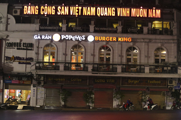 Hình ảnh quán cà phê, nhà hàng, quán karaoke...sau quyết định của TP Hà Nội - 6 Hình ảnh quán cà phê, nhà hàng, quán karaoke...sau quyết định của TP Hà Nội - 6