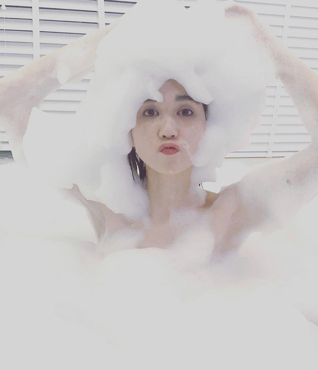 Chán sexy hở bạo, Ngọc Trinh ngày càng 'hồi teen' với gương mặt 'hack tuổi' cùng phong cách cute phô mai que - 1 Chán sexy hở bạo, Ngọc Trinh ngày càng 'hồi teen' với gương mặt 'hack tuổi' cùng phong cách cute phô mai que - 1
