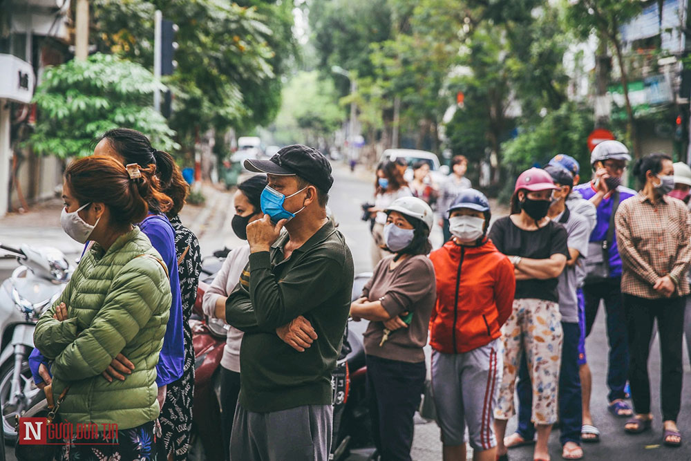 Người dân xếp hàng mua bánh trôi, bánh chay dịp Tết Hàn Thực - 2 Người dân xếp hàng mua bánh trôi, bánh chay dịp Tết Hàn Thực - 2