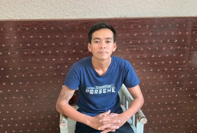 Bắt tạm giam chú ruột kề dao vào cổ cháu khống chế, hiếp dâm tại nhà Bắt tạm giam chú ruột kề dao vào cổ cháu khống chế, hiếp dâm tại nhà