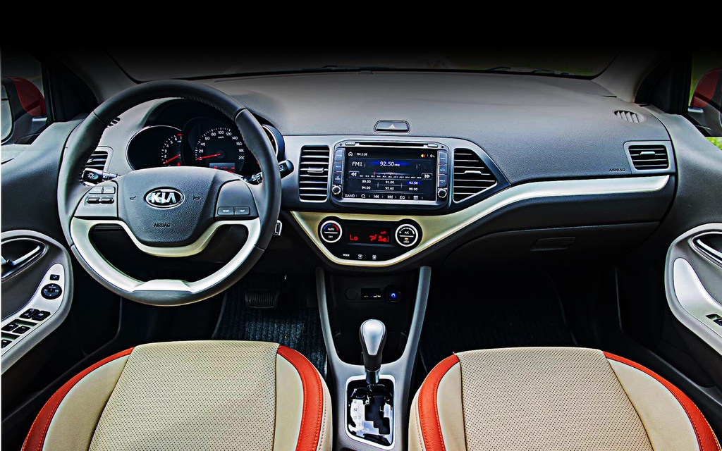 Hyundai Grand i10 và Kia Morning bản cao cấp, xe nào cho người mới? - 4 Hyundai Grand i10 và Kia Morning bản cao cấp, xe nào cho người mới? - 4
