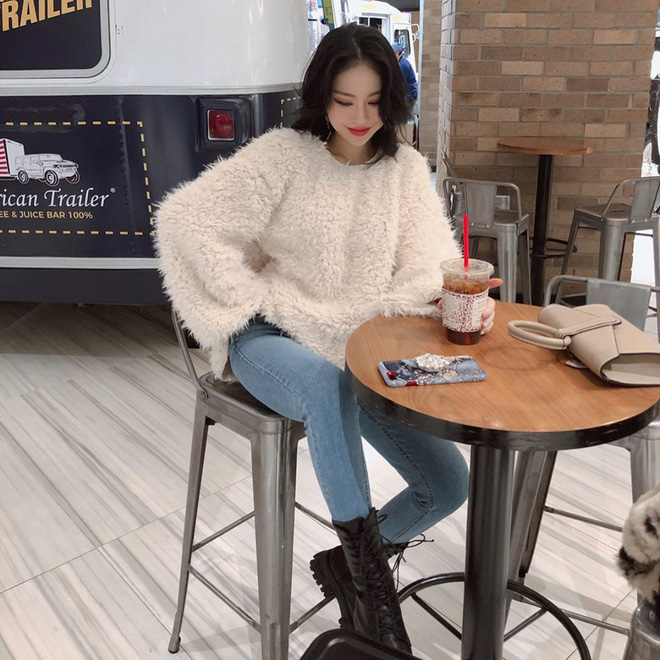 4 lối lên đồ với skinny jeans đảm bảo 'ăn tiền', vừa tôn dáng lại vừa trendy chẳng ai dám chê bạn lỗi mốt - 2 4 lối lên đồ với skinny jeans đảm bảo 'ăn tiền', vừa tôn dáng lại vừa trendy chẳng ai dám chê bạn lỗi mốt - 2