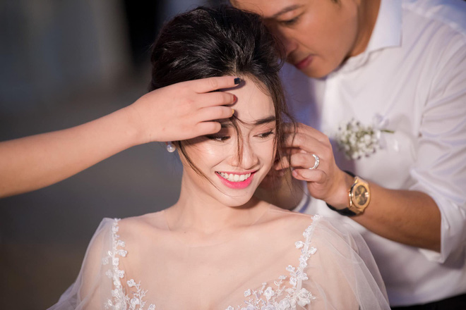 Sau 1 năm, Trường Giang - Nhã Phương cuối cùng đã tung trọn bộ ảnh đẹp trong lễ đính hôn bí mật tại bãi biển - 6 Sau 1 năm, Trường Giang - Nhã Phương cuối cùng đã tung trọn bộ ảnh đẹp trong lễ đính hôn bí mật tại bãi biển - 6