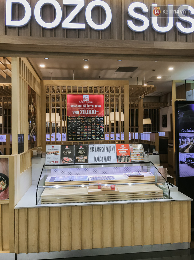 Cảnh tượng vắng chưa từng thấy tại loạt trung tâm thương mại đình đám nhất Sài Gòn, số người ra vào chỉ đếm trên đầu ngón tay - 9 Cảnh tượng vắng chưa từng thấy tại loạt trung tâm thương mại đình đám nhất Sài Gòn, số người ra vào chỉ đếm trên đầu ngón tay - 9