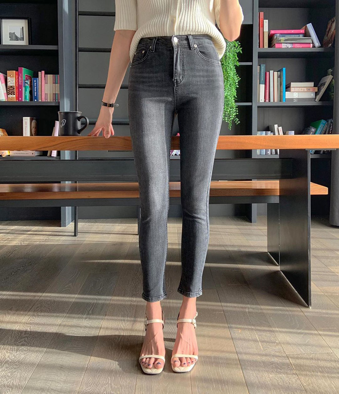 4 lối lên đồ với skinny jeans đảm bảo 'ăn tiền', vừa tôn dáng lại vừa trendy chẳng ai dám chê bạn lỗi mốt - 10 4 lối lên đồ với skinny jeans đảm bảo 'ăn tiền', vừa tôn dáng lại vừa trendy chẳng ai dám chê bạn lỗi mốt - 10